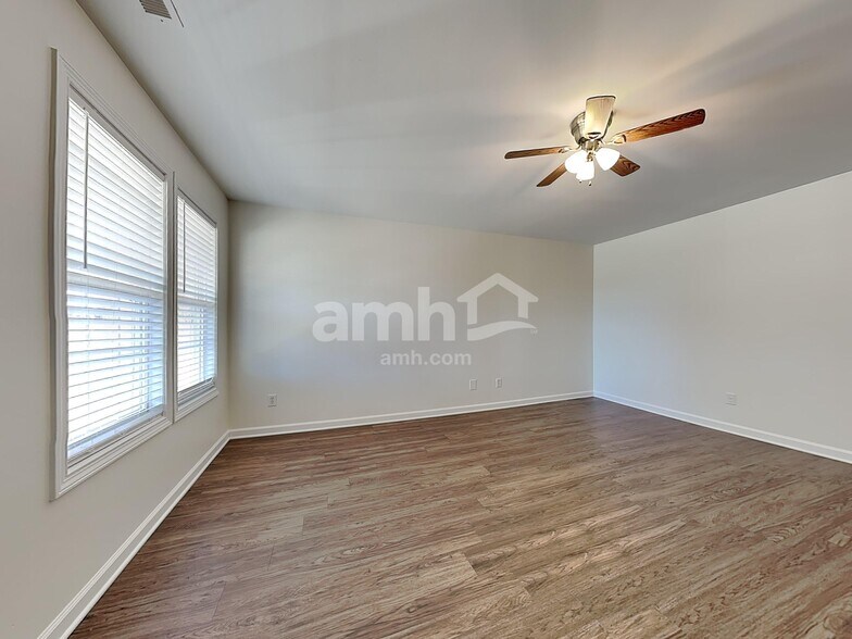 Building Photo - 3700 Cashew Dr