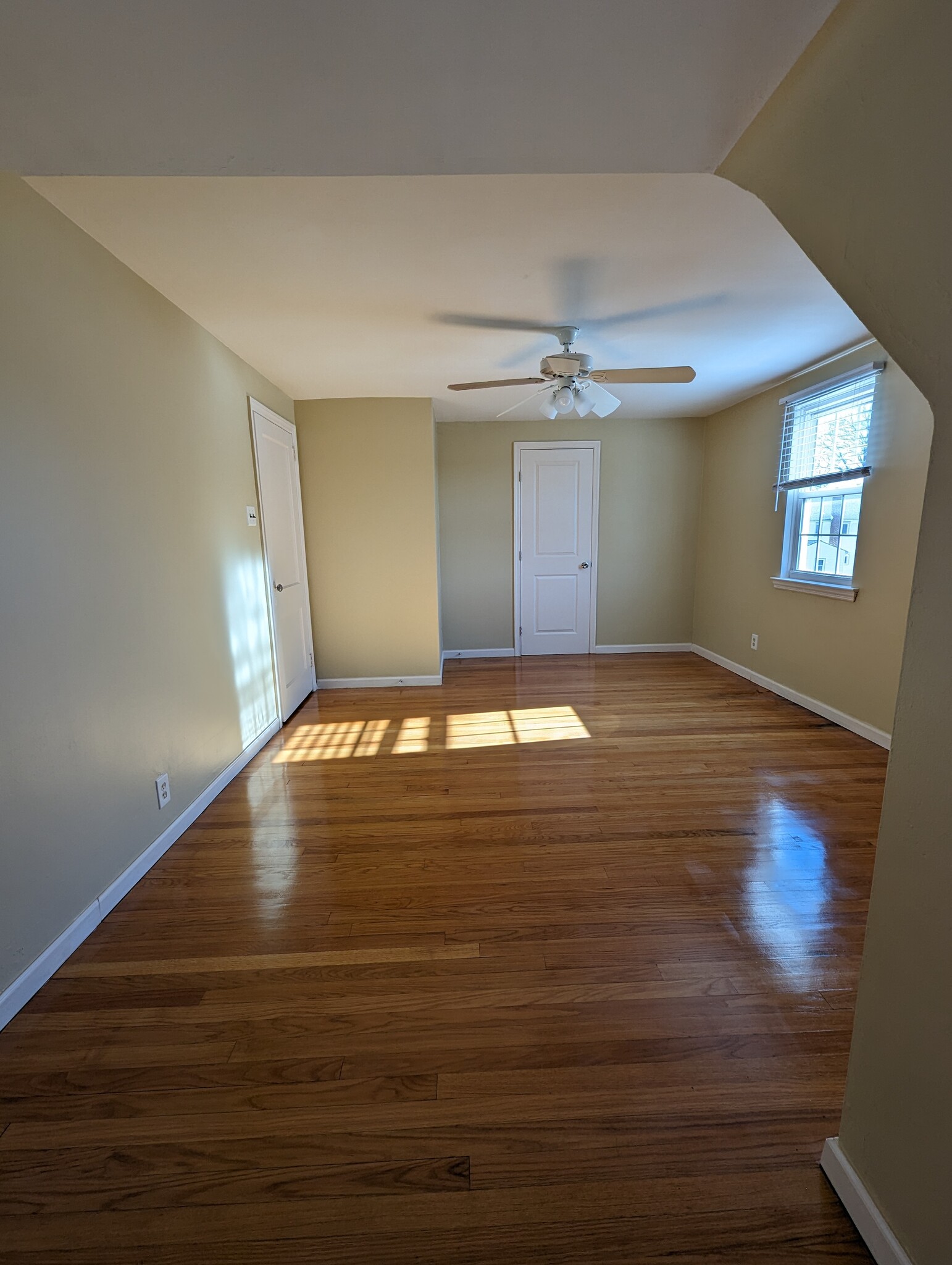 Building Photo - 1117 Logan Ave