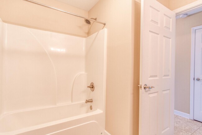 Building Photo - Beautiful One Bedroom Apartment in Fort Walton Beach!