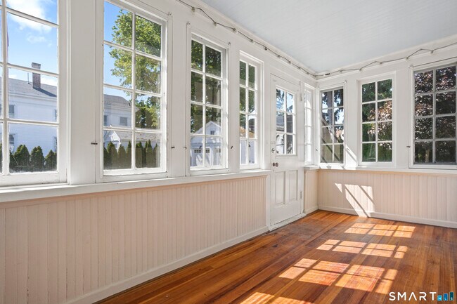 Building Photo - 6 Church St