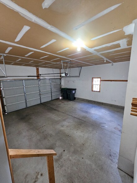 Building Photo - 120 Kayaderosseras Dr