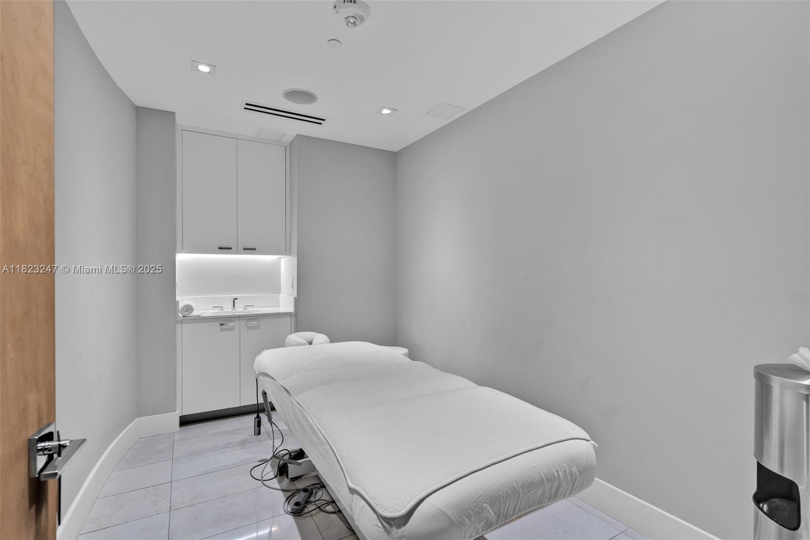 Building Photo - 1643 Brickell Ave