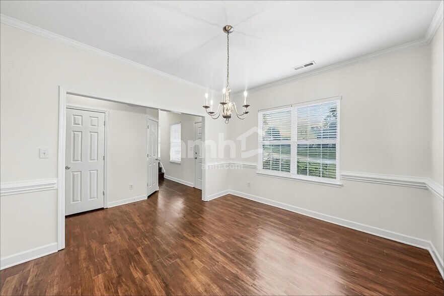 Building Photo - 241 Brook Glen Dr