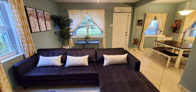 Building Photo - 1679 NE 175th St