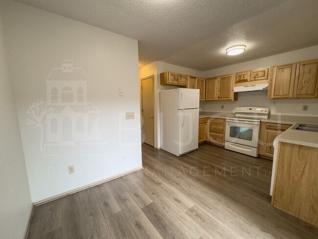Building Photo - Westside Townhome of 21st St.