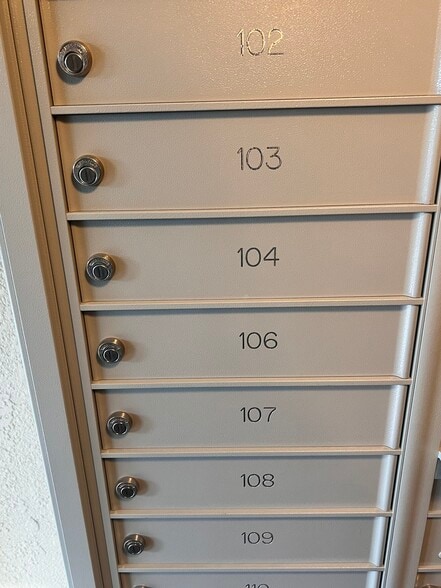 Mailbox - 2507 E 15th St