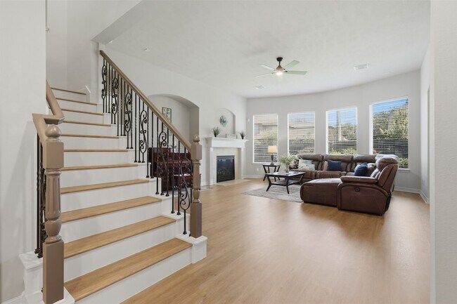 Building Photo - 18800 N Bee Cave Springs Cir