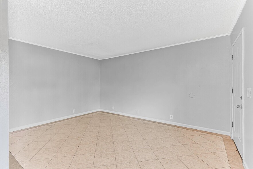 Building Photo - 1826 Cerritos Ave