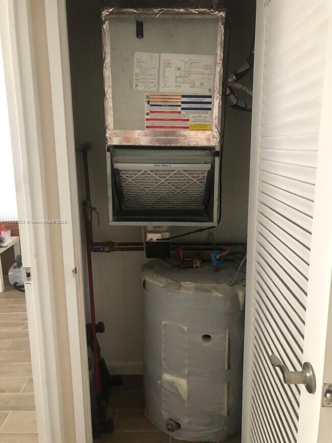 Building Photo - 1913 S Ocean Dr