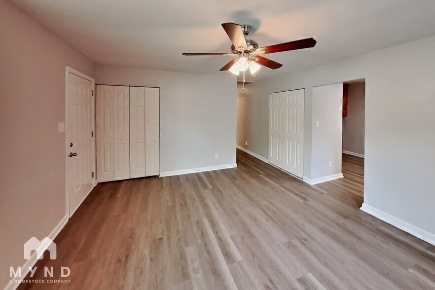 Building Photo - 2405 Longleaf Dr