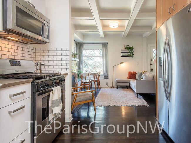 Building Photo - Remarkably Remodeled Queen Anne Home w/Air Conditioning!