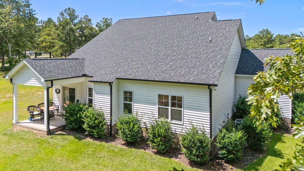 Building Photo - 120 Pinelands Vis