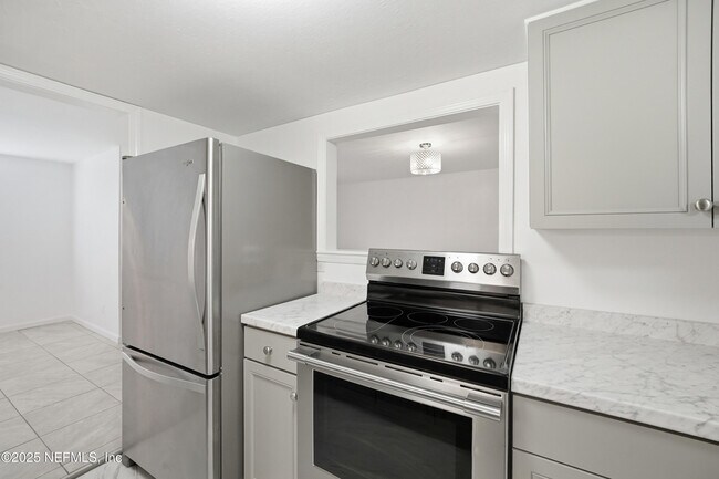 Building Photo - 4329 Plaza Gate Ln S