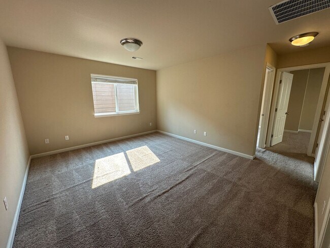 Building Photo - 7613 Columbia Way NE