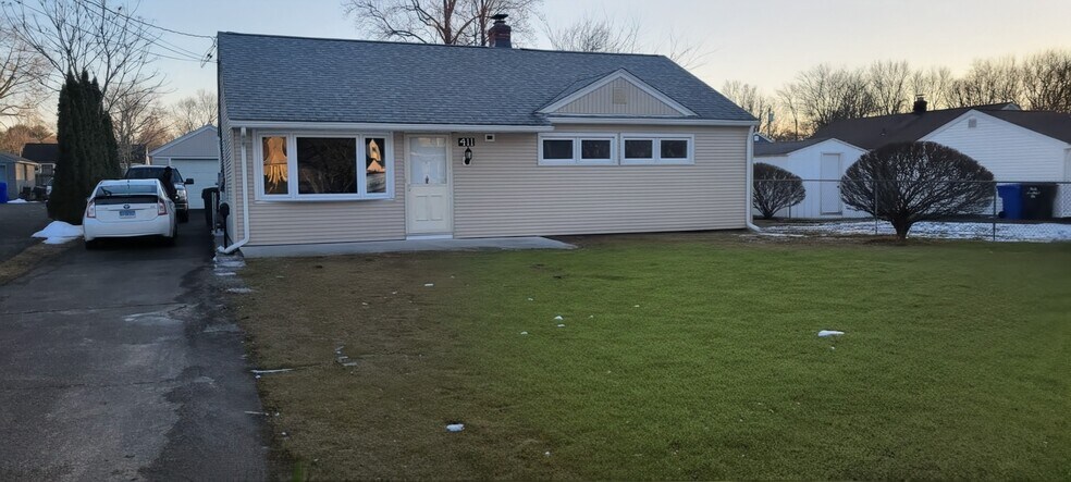 Building Photo - 411 Brewer St