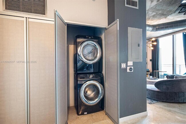 Building Photo - 690 SW 1st Ct