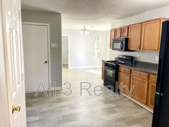 Building Photo - 2024 Smithfield Ave