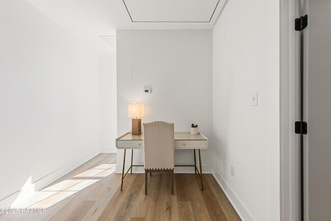 Building Photo - 206 Steiner Oaks