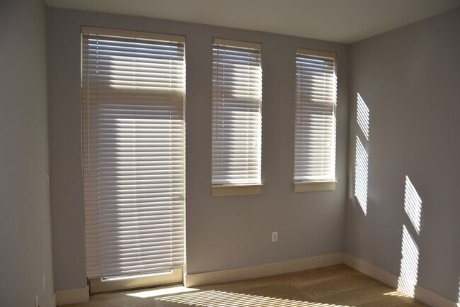 Building Photo - Coming soon! Stunning 2 Bedroom Tacoma Condo