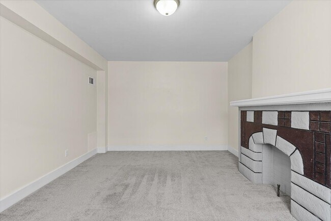 Building Photo - 915 Chartiers Ave