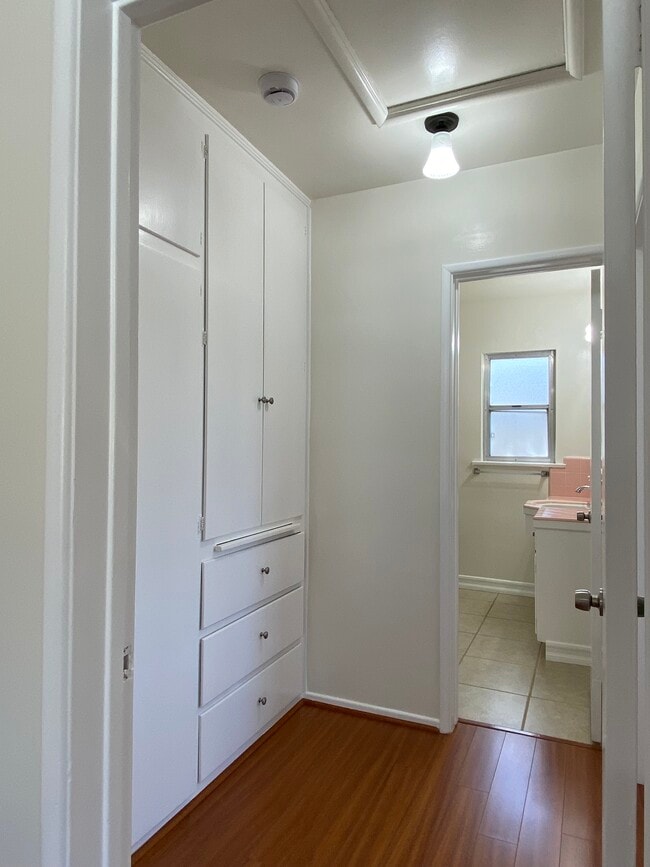 Building Photo - 1820 Verdugo Loma Dr