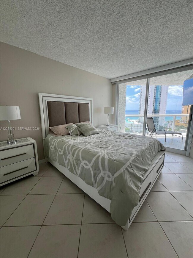 Building Photo - 16400 Collins Ave