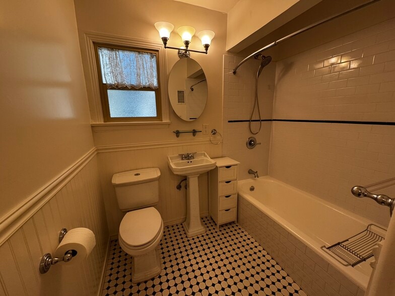 Bathroom - 2343 Earl St