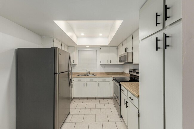 Building Photo - 10828 N Biltmore Dr