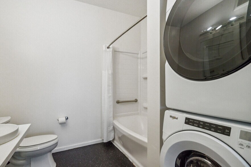 Building Photo - 616 Washington Ave S