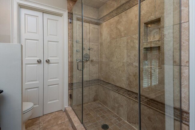 Building Photo - Gorgeous Riverfront home in Harbor Town