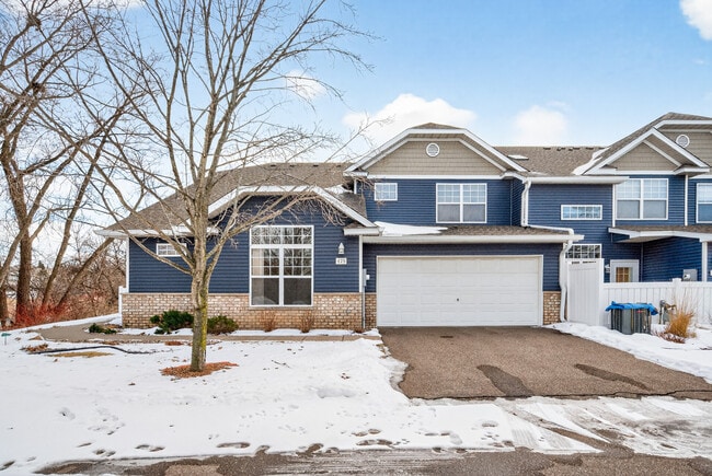 Building Photo - 475 Hickory Ln N