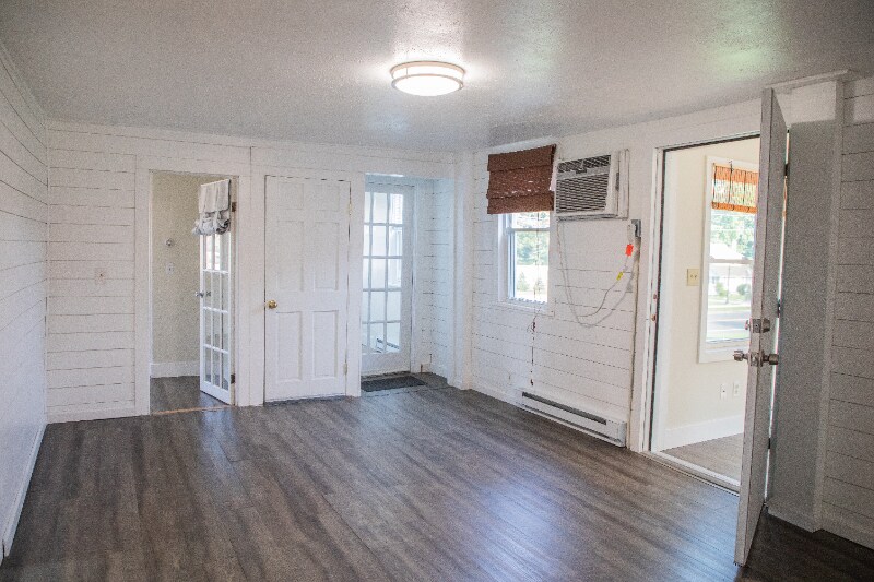 Building Photo - 281 Salmon Brook St