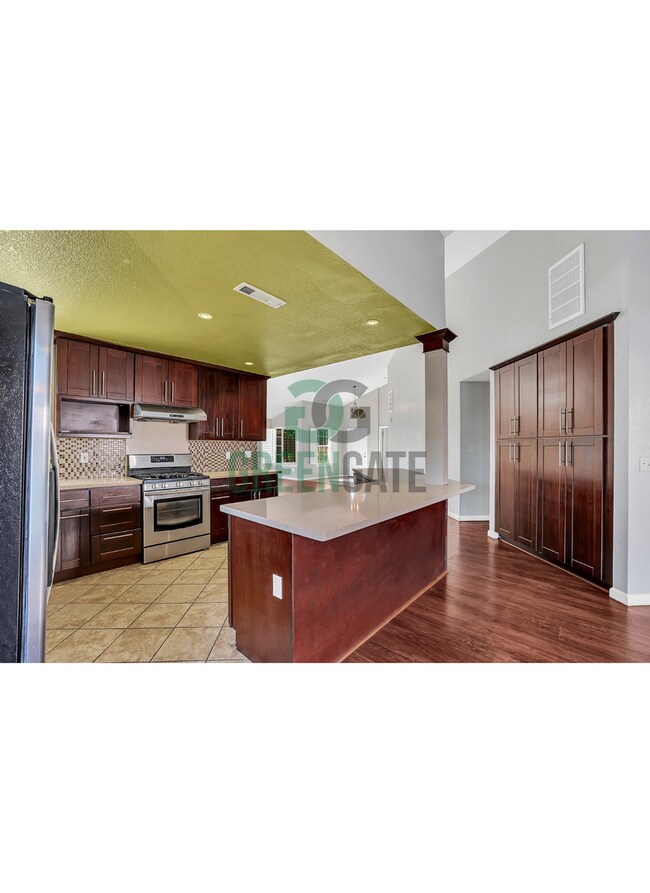 Building Photo - Lovely 3 Bedroom Home in Modesto MUST SEE!