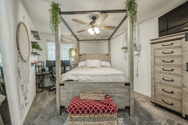 Building Photo - Stunning Clovis Home!