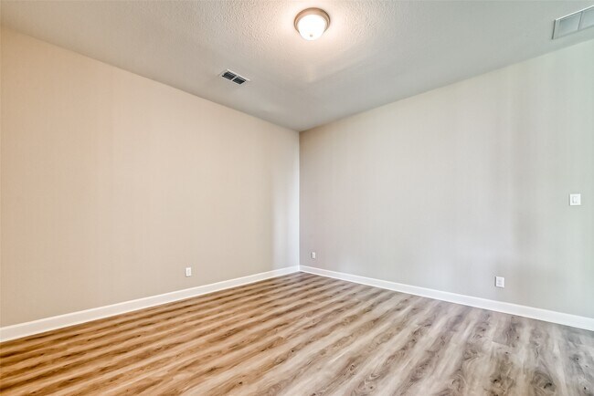 Building Photo - 610 Vineyard Hollow Ct