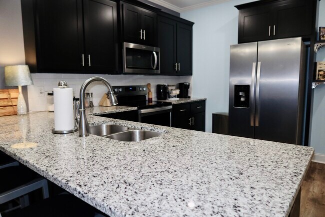 Building Photo - 15695 Landview Ln