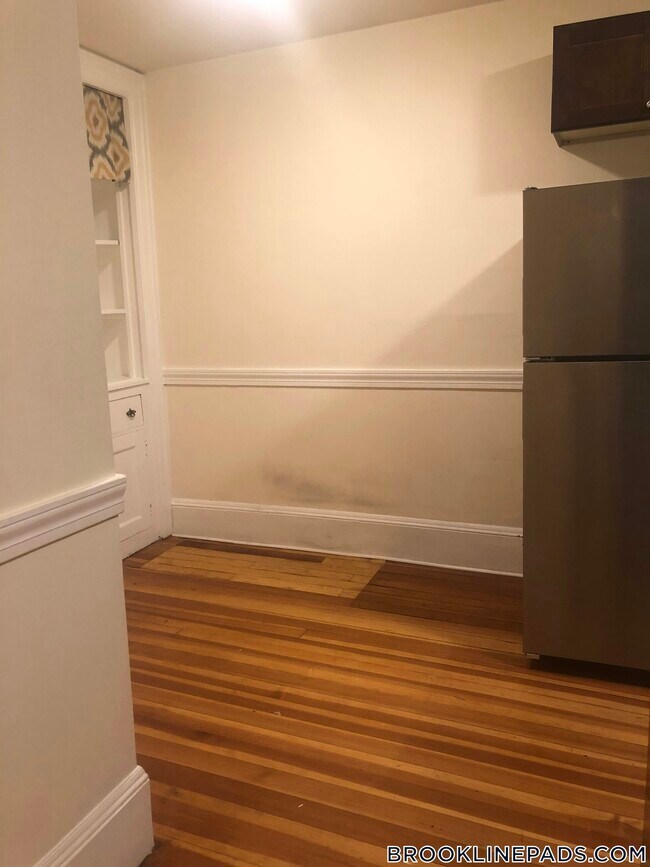 Building Photo - 1463 Beacon St