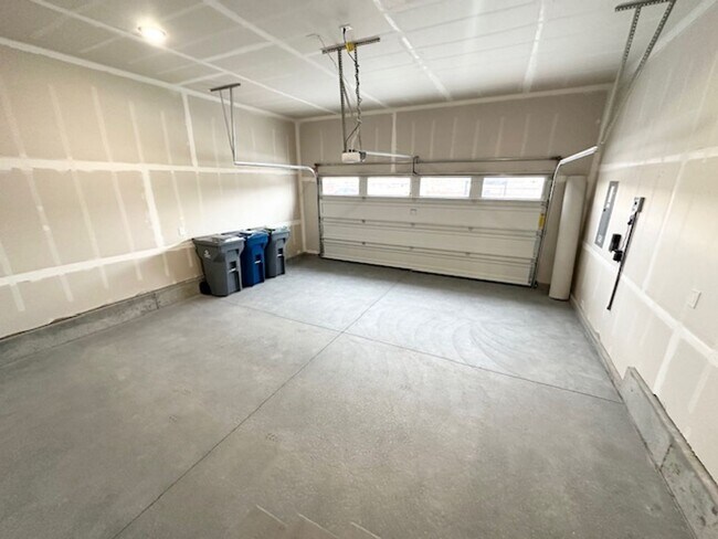 Building Photo - Prioritize comfortable living in this CBH home built in 2024!