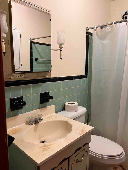 Building Photo - 404 N 7th St