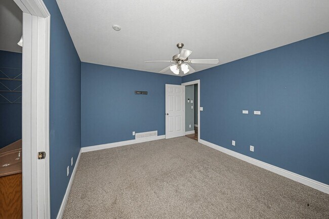 Building Photo - 1531 N Clay St