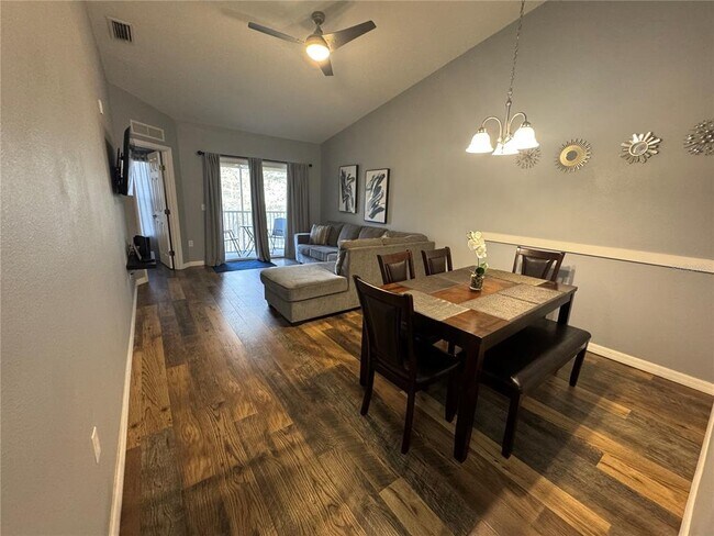 Building Photo - 2802 Club Cortile Cir
