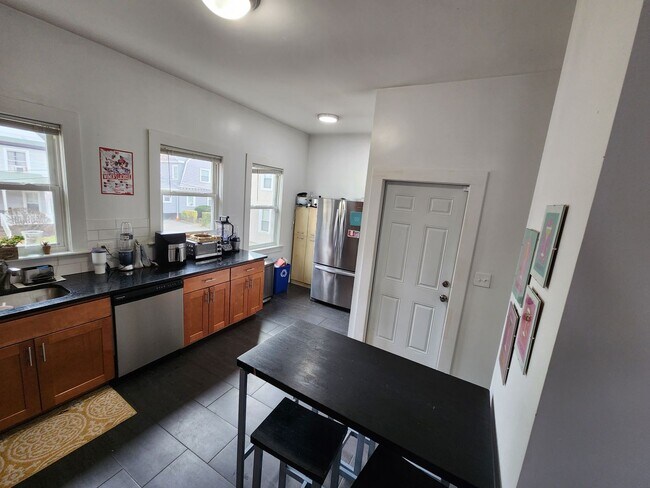 Building Photo - Modern 4-Bed, 2-Bath Near BU — Newly Renov...