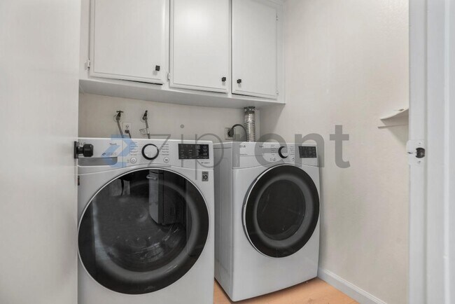 Building Photo - 1030 Gull Ave