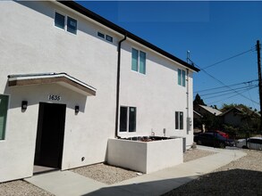 Building Photo - 33(1635)