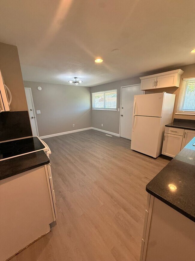 Building Photo - 4320 Harbison St