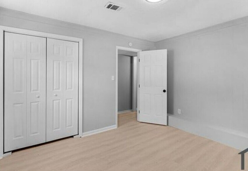 Building Photo - 2970 Armstrong Dr
