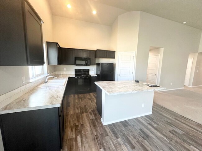 Building Photo - $500.00 MOVE IN CREDIT! Stunning Modern Home in Desirable Star, Idaho