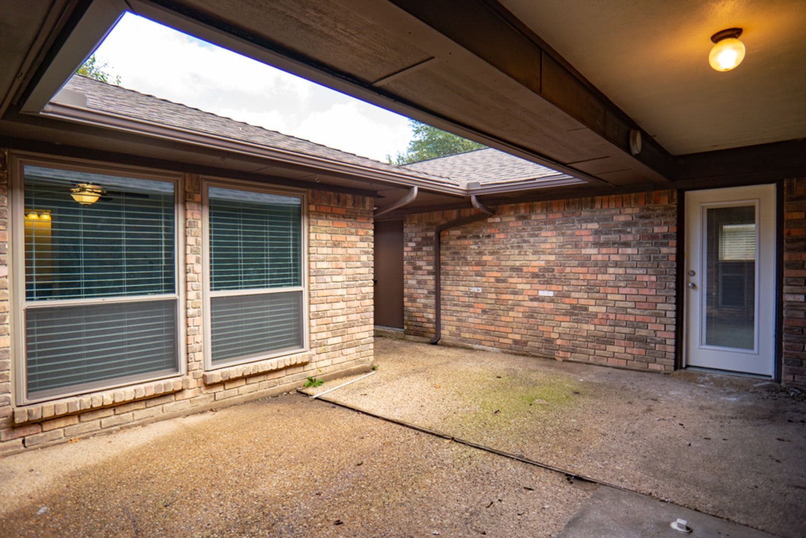 Building Photo - 3205 Winchester Dr