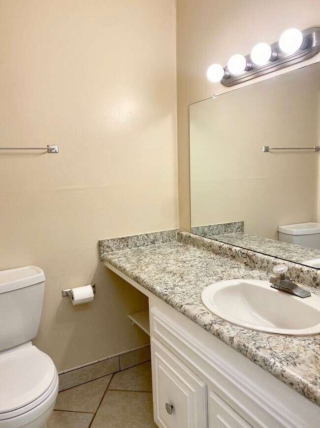 Building Photo - Available Now *Whitfield Park* 3BR/2BA home with Fenced backyard- Good schools!