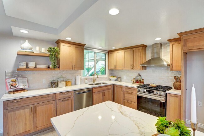 Building Photo - Spacious 4-Bedroom Whittier Home with Updated Kitchen